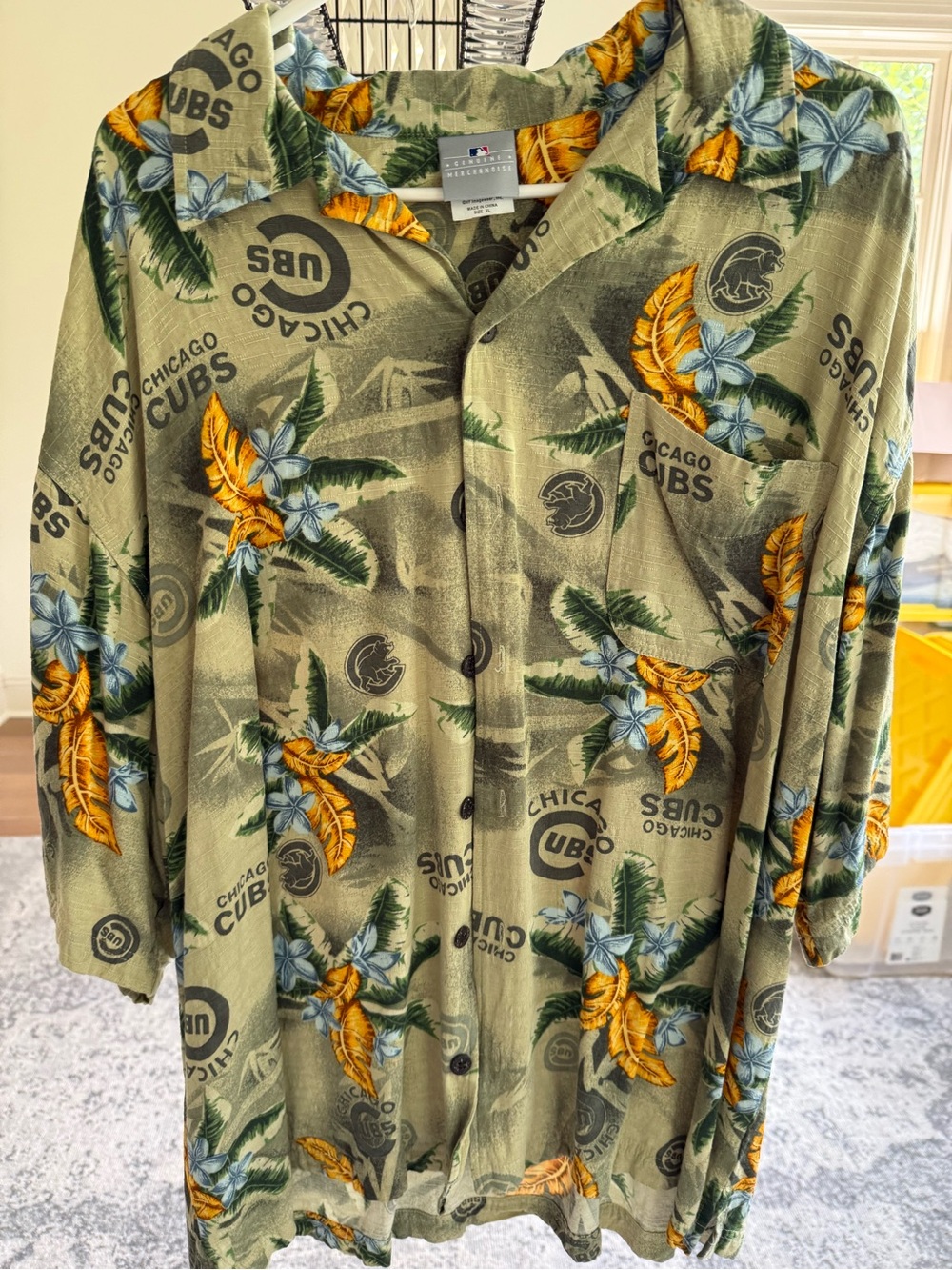 Chicago Cubs Hawaiian Button-Up Camp Shirt, EUC, Size XL